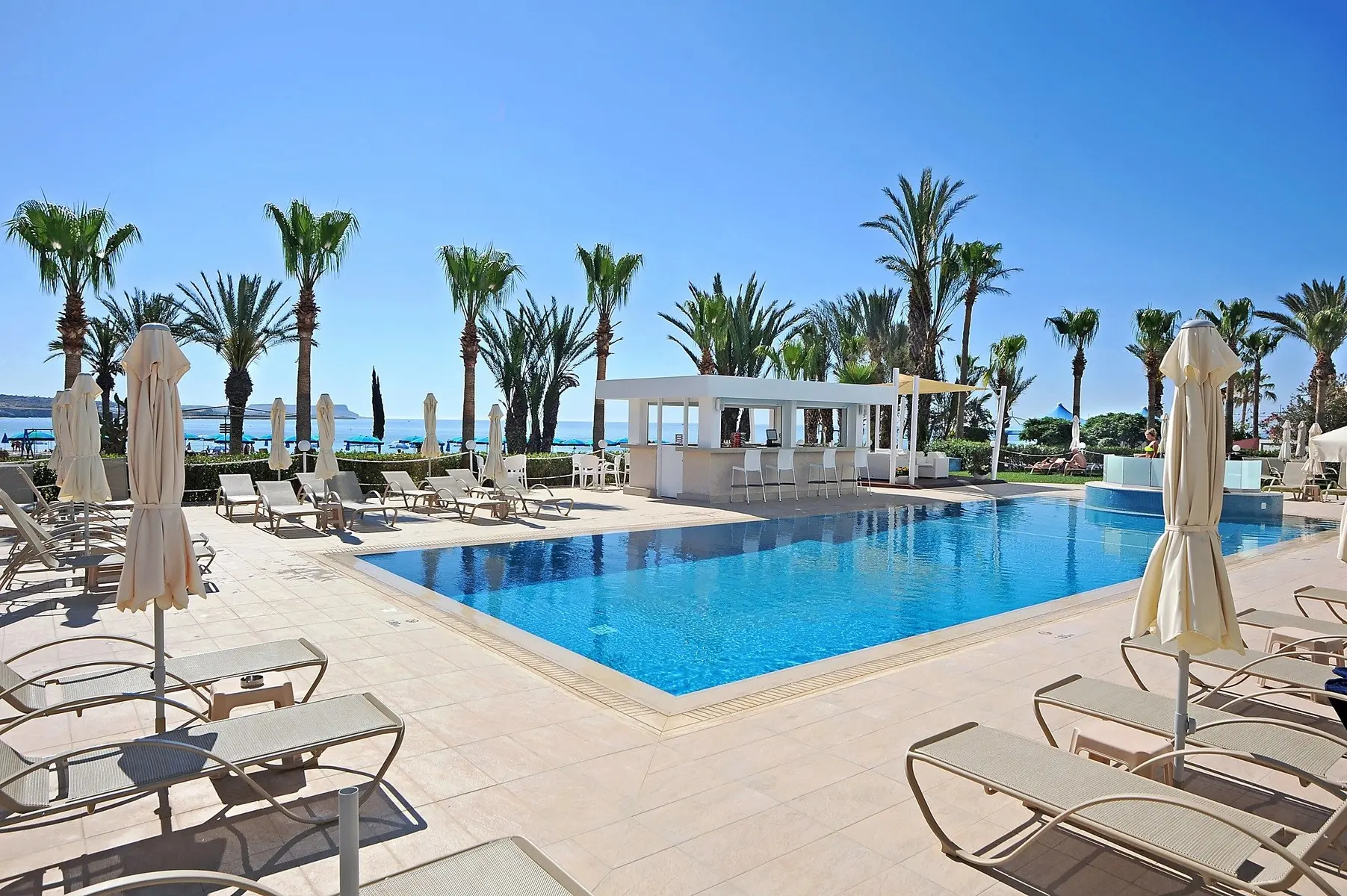 Basen w hotelu Okeanos Beach Boutique Hotel