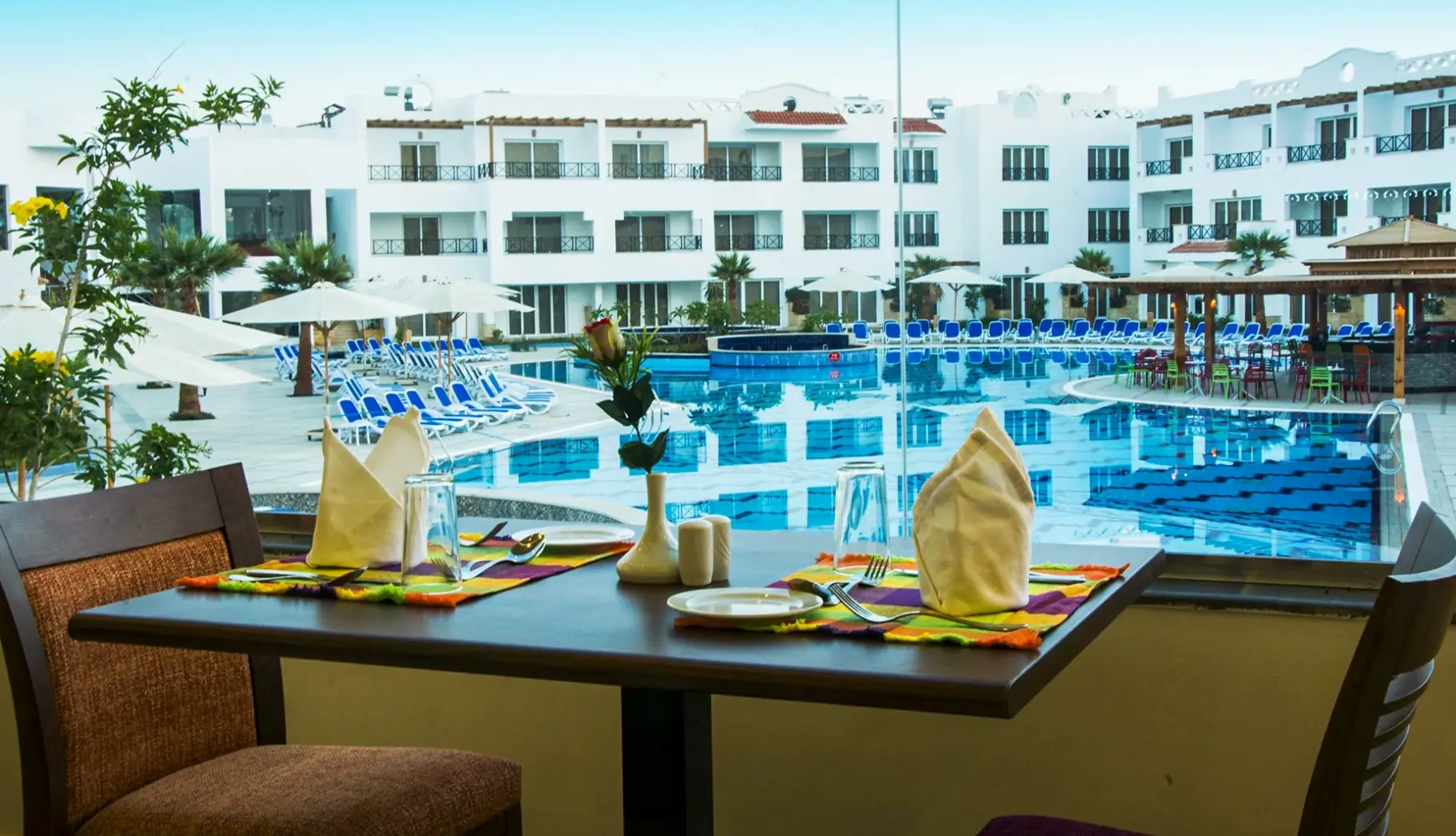 Basen w hotelu Old Vic Resort
