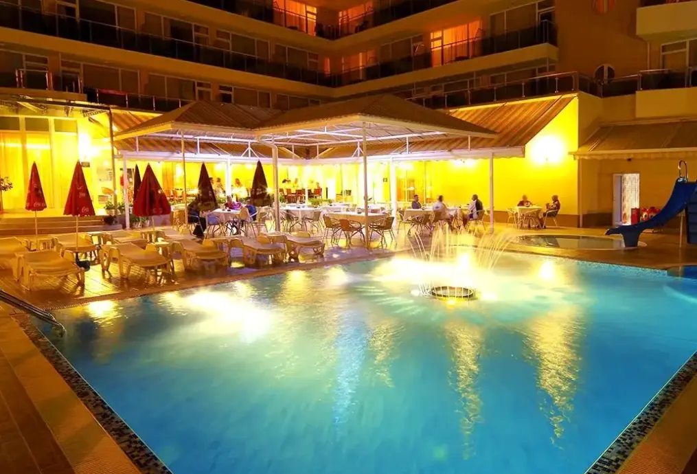 Basen w hotelu Plamena Palace