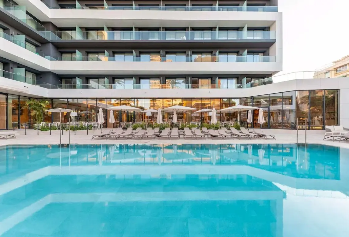 Basen w hotelu Port Alicante City & Beach