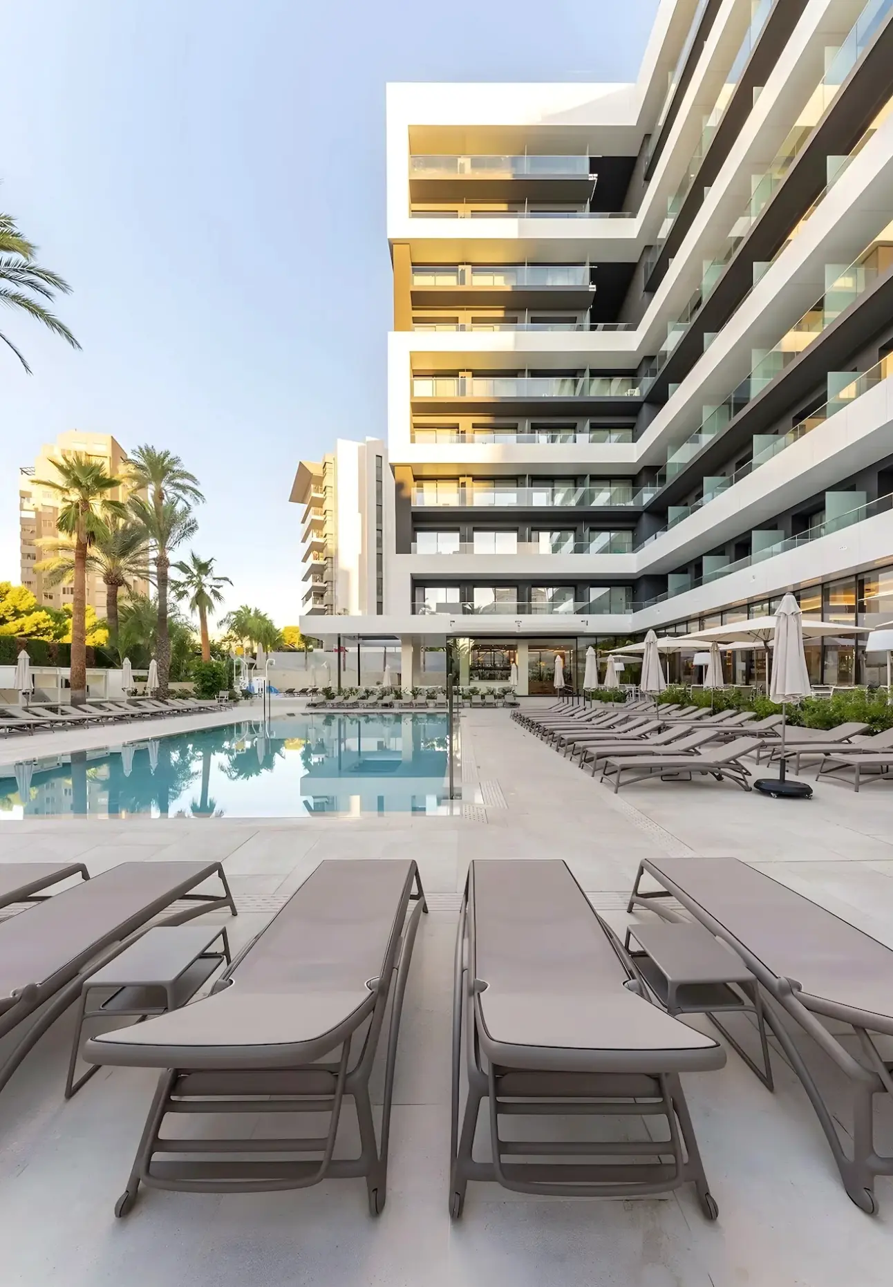 Basen w hotelu Port Alicante City & Beach