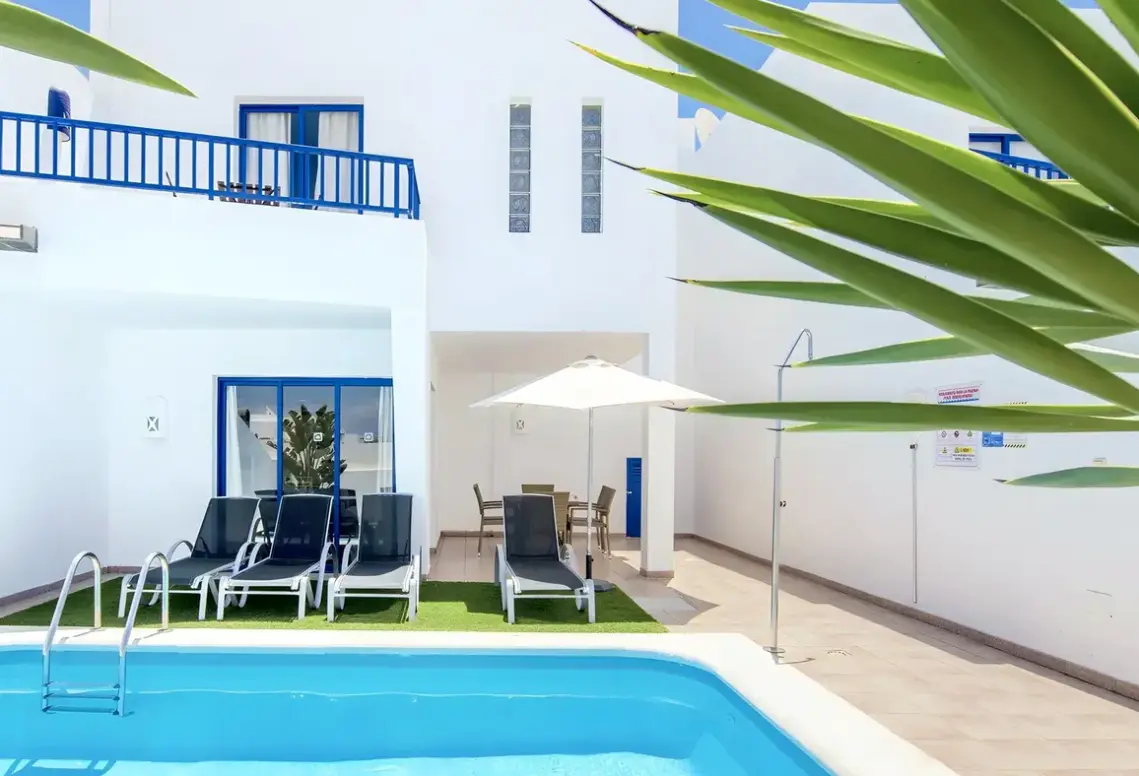 Basen w hotelu Puerto Rubicon Villas