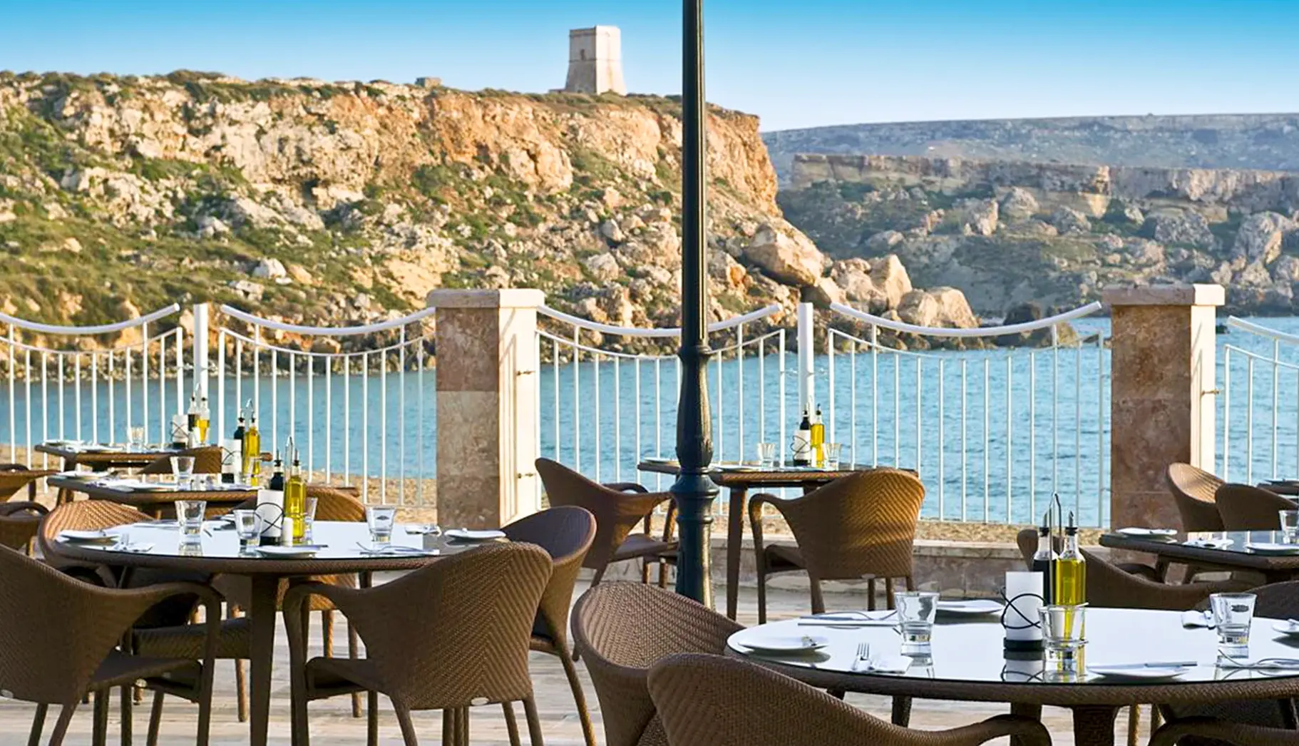 Restauracja i jedzenie w hotelu Radisson Blu Resort & Spa, Malta Golden Sands