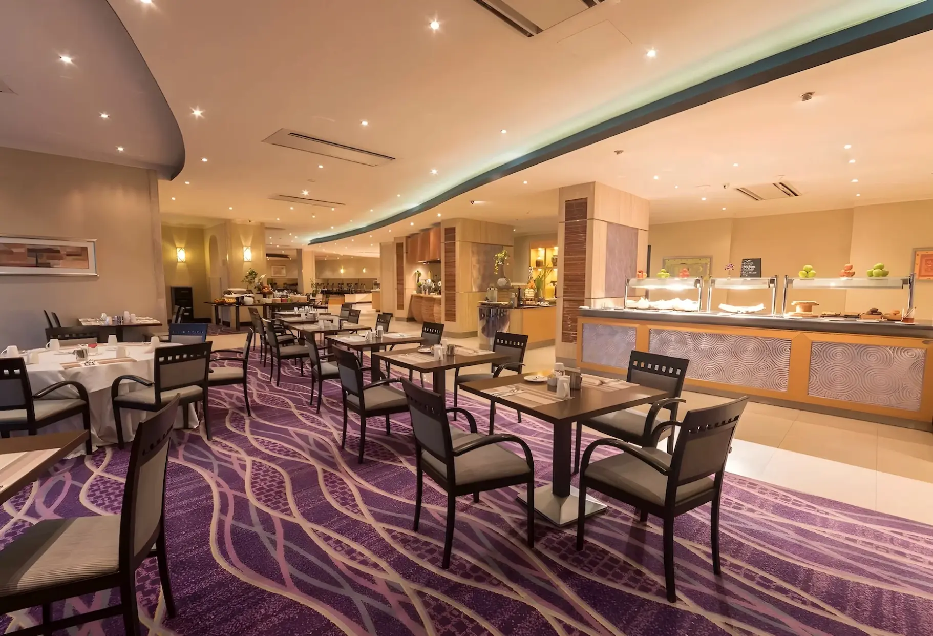 Restauracja i jedzenie w hotelu Radisson Blu Resort & Spa, Malta Golden Sands