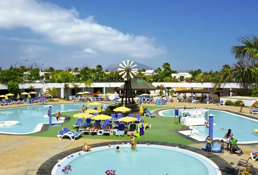 Basen w hotelu Relaxia Lanzasur Club