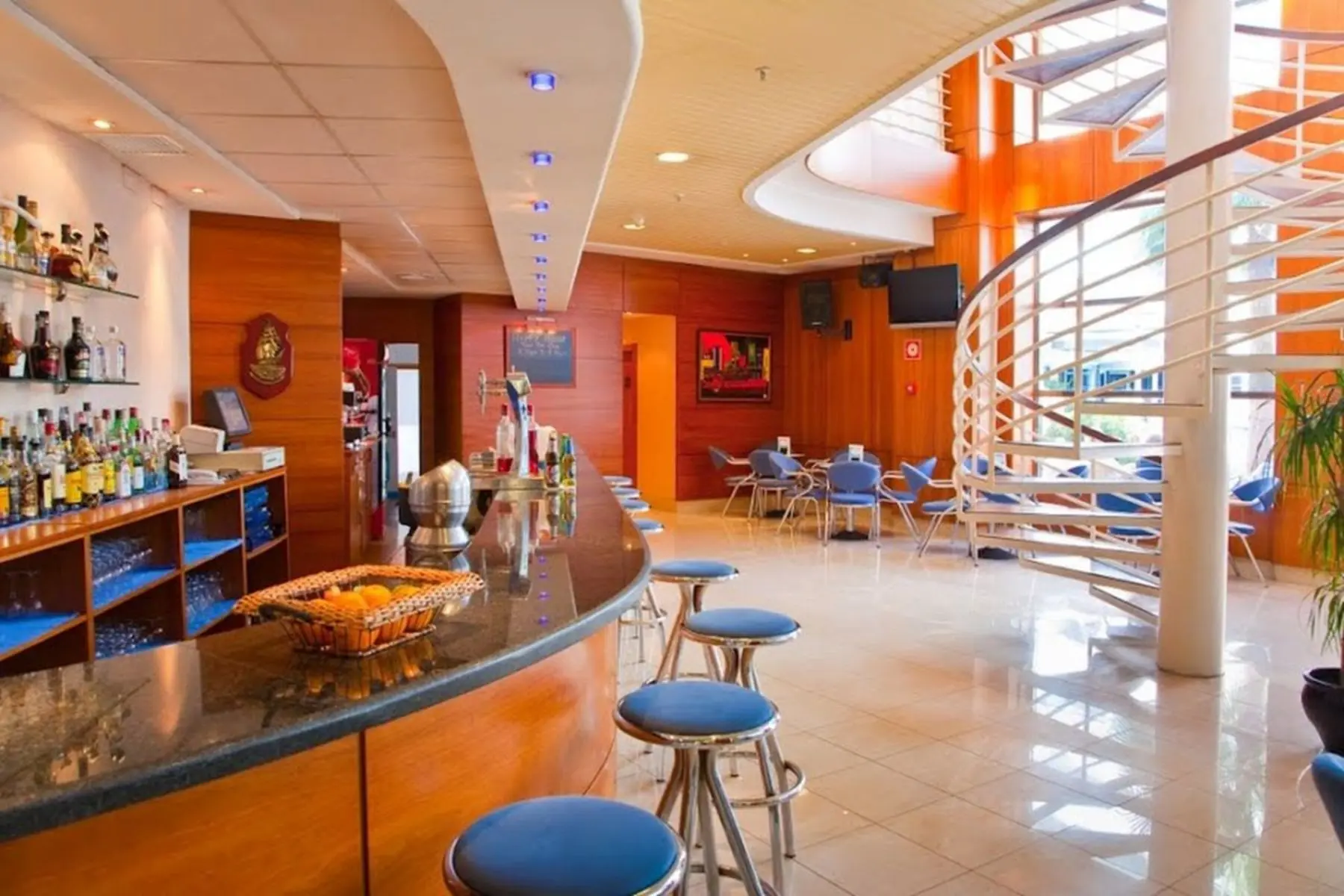 RH Victoria — RH VICTORIA