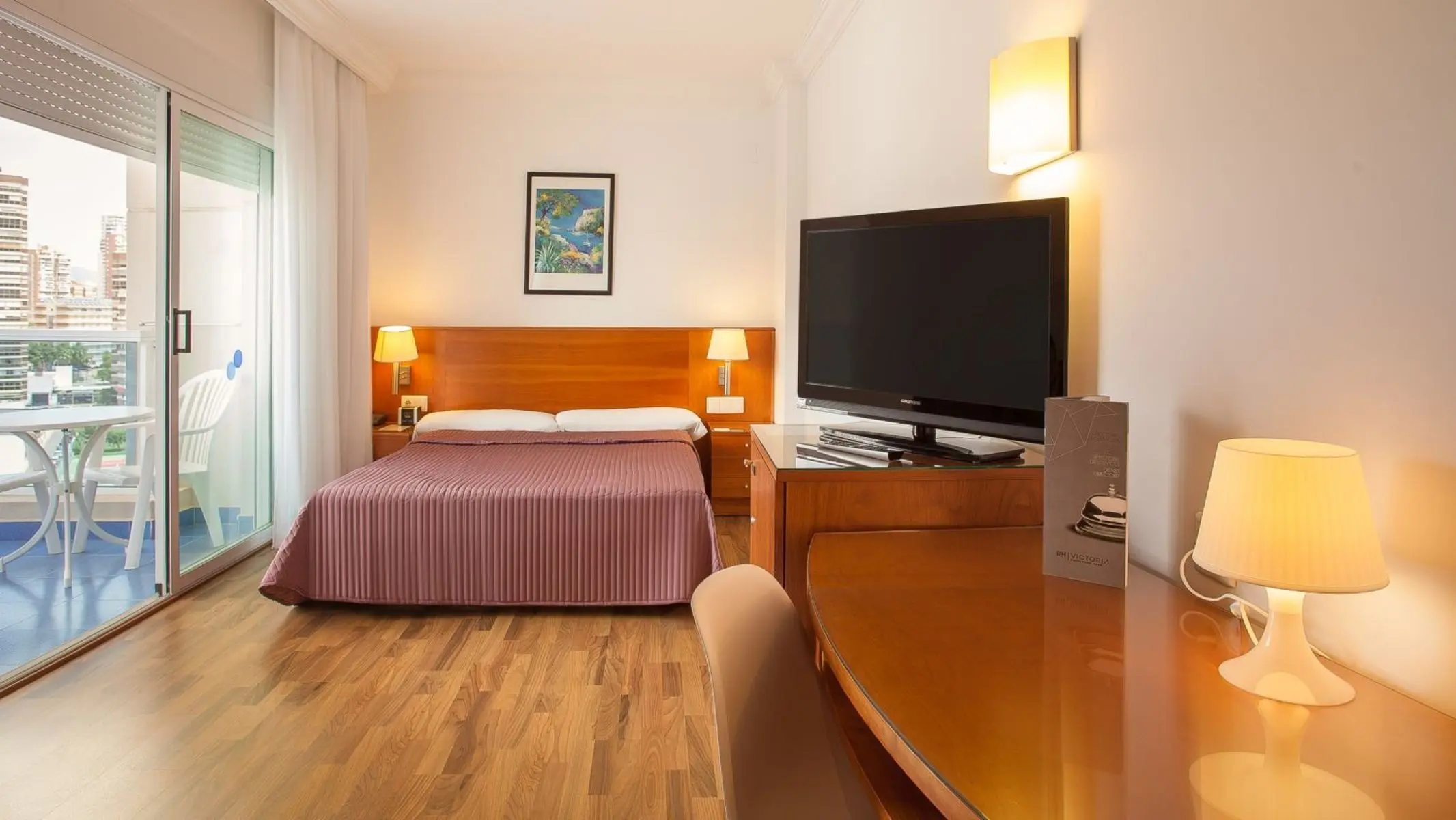 RH Victoria — RH VICTORIA