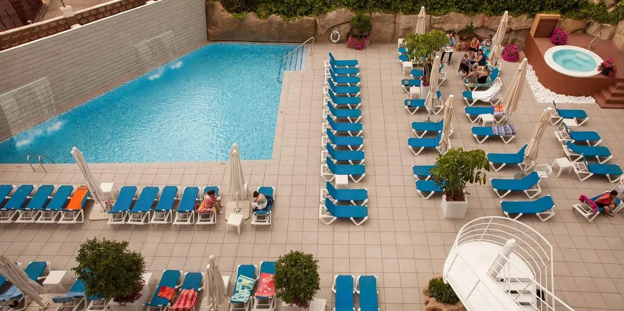 RH Victoria — RH VICTORIA