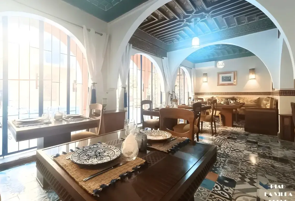 Restauracja i jedzenie w hotelu Riad La Villa Bleue & SPA