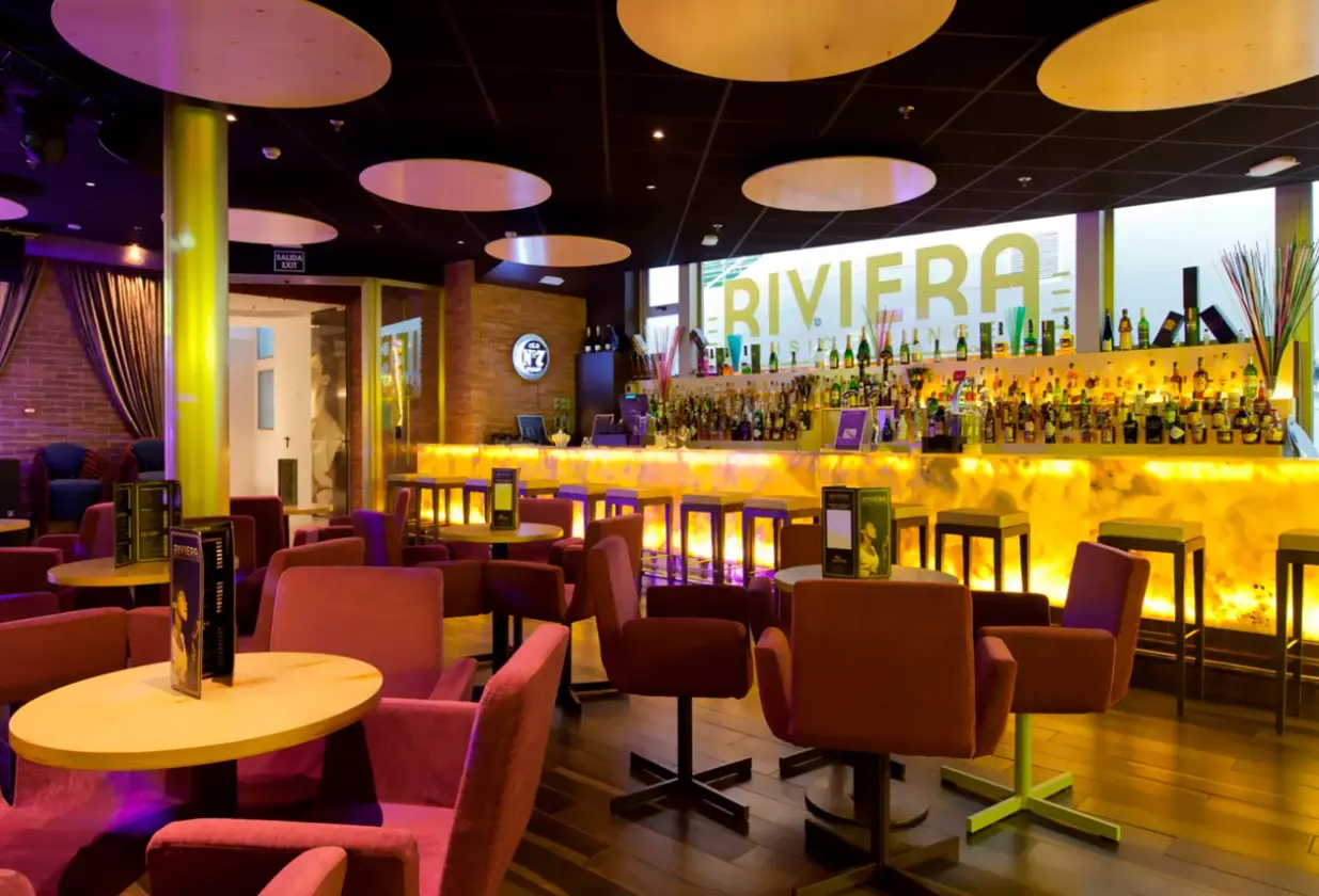 Restauracja i jedzenie w hotelu Riviera Beachotel
