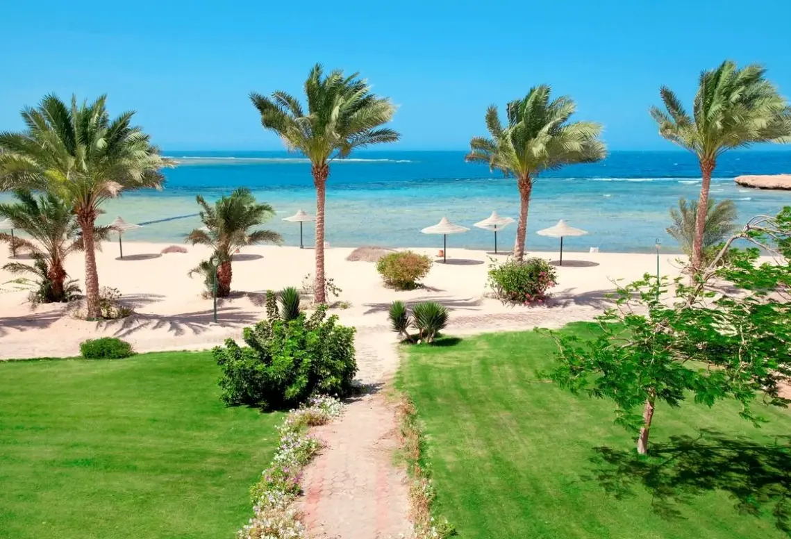 Plaża przy hotelu Royal Brayka Resort