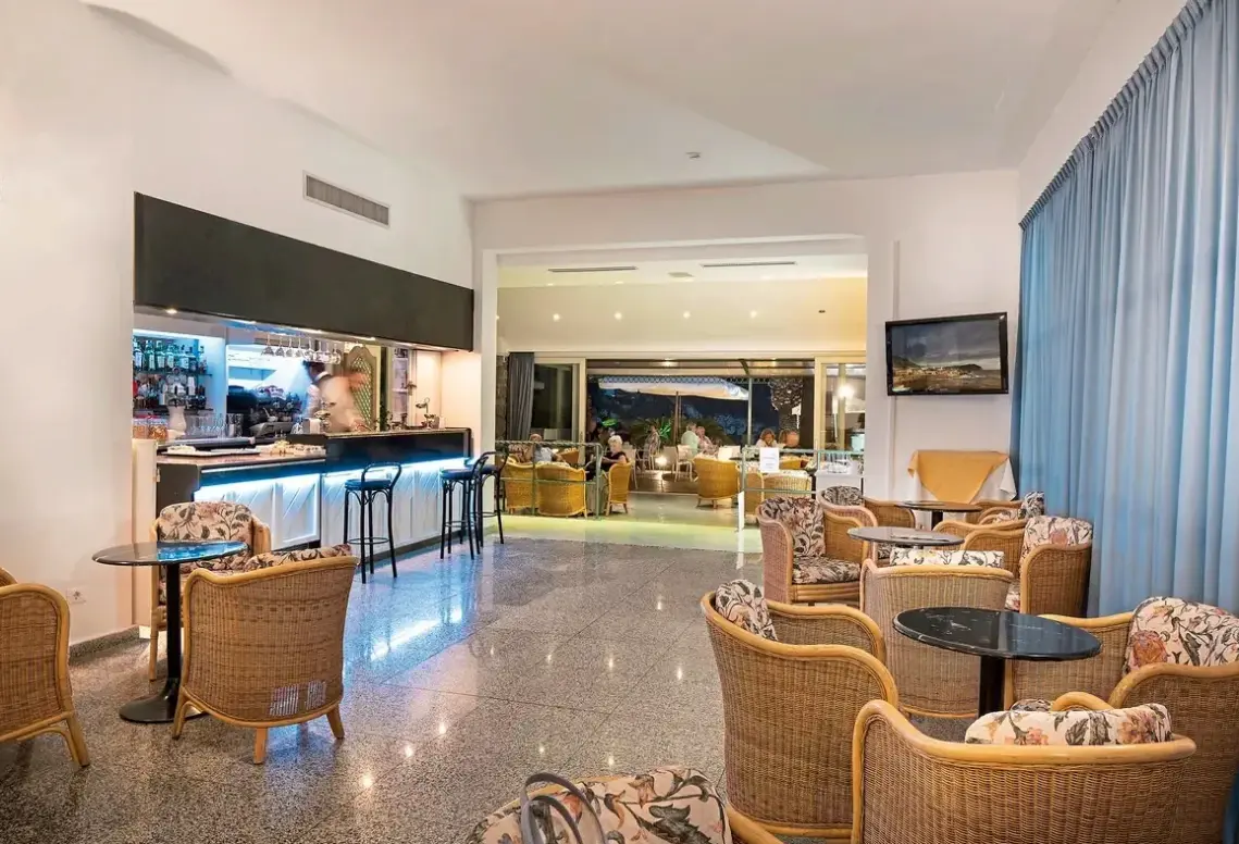Restauracja i jedzenie w hotelu Royal Palm