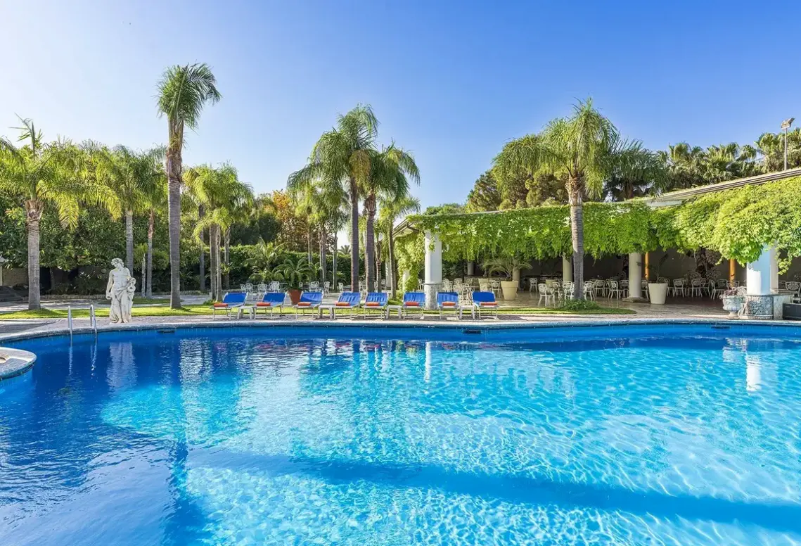 Basen w hotelu Sant Alphio Garden Hotel & Spa