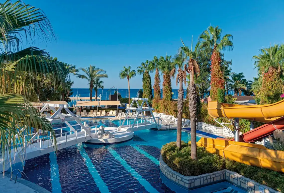 Basen w hotelu Sealife Buket Resort & Beach Hotel