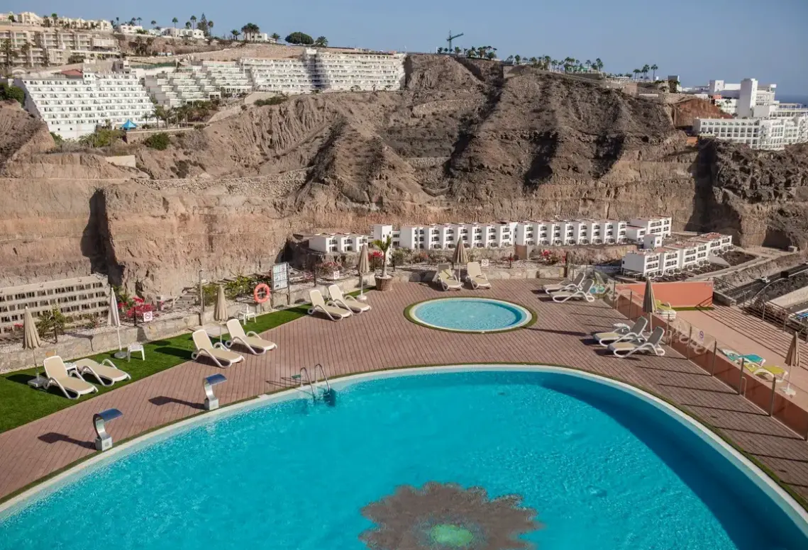Basen w hotelu Serenity Amadores