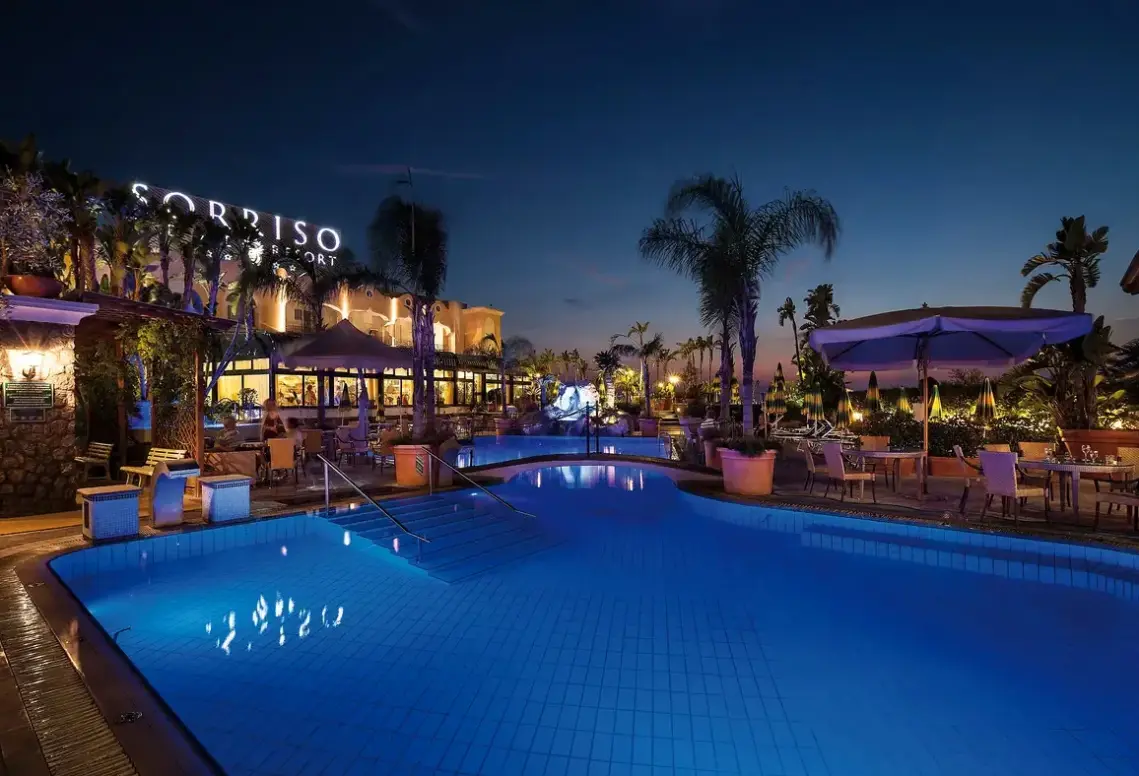 Basen w hotelu Sorriso Thermae Resort & Spa