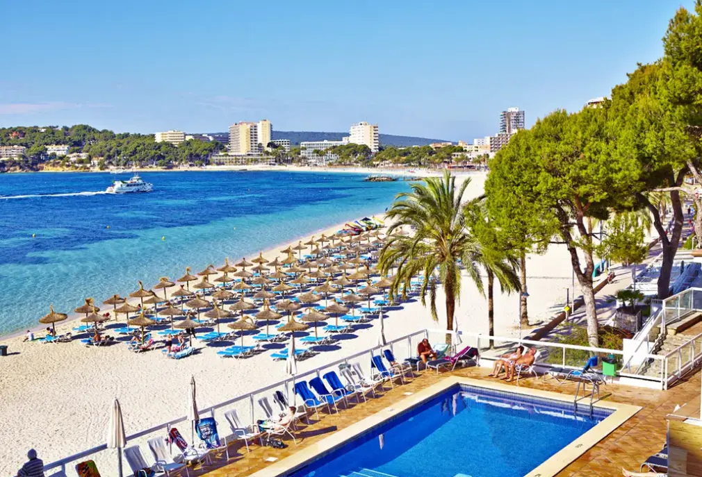 Plaża przy hotelu Spa Flamboyan Caribe