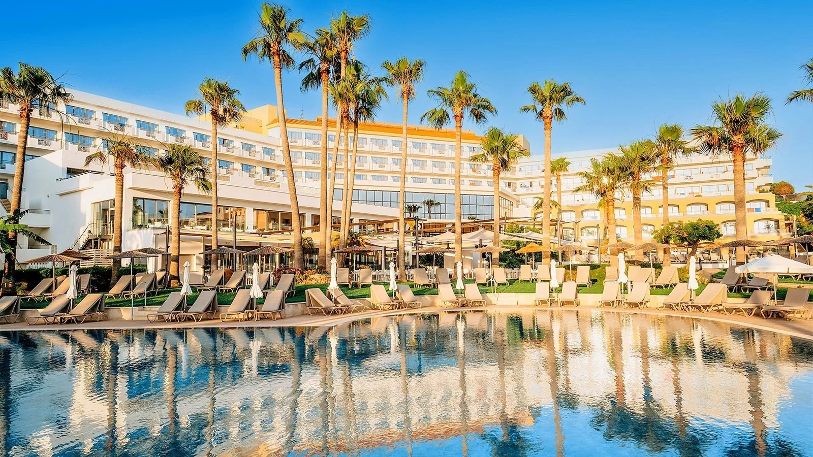 Hotel St. George Spa & Beach Resort