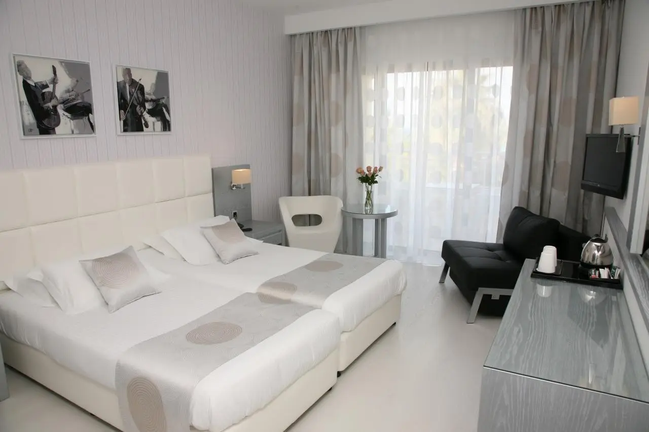 St. George Spa & Beach Resort — ST. GEORGE HOTEL AND SPA RESORT