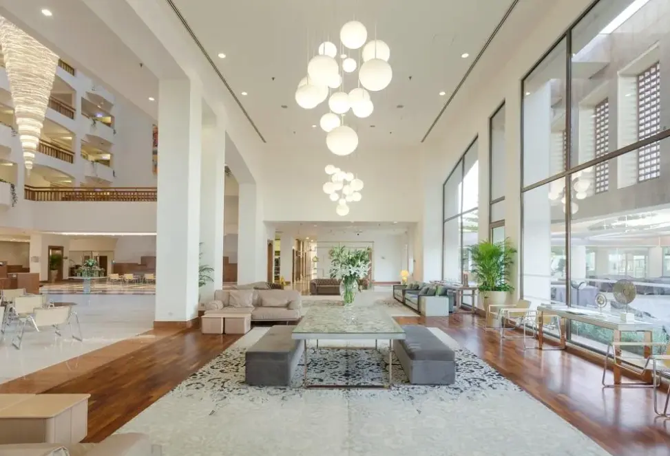 Lobby hotelu St Raphael Resort