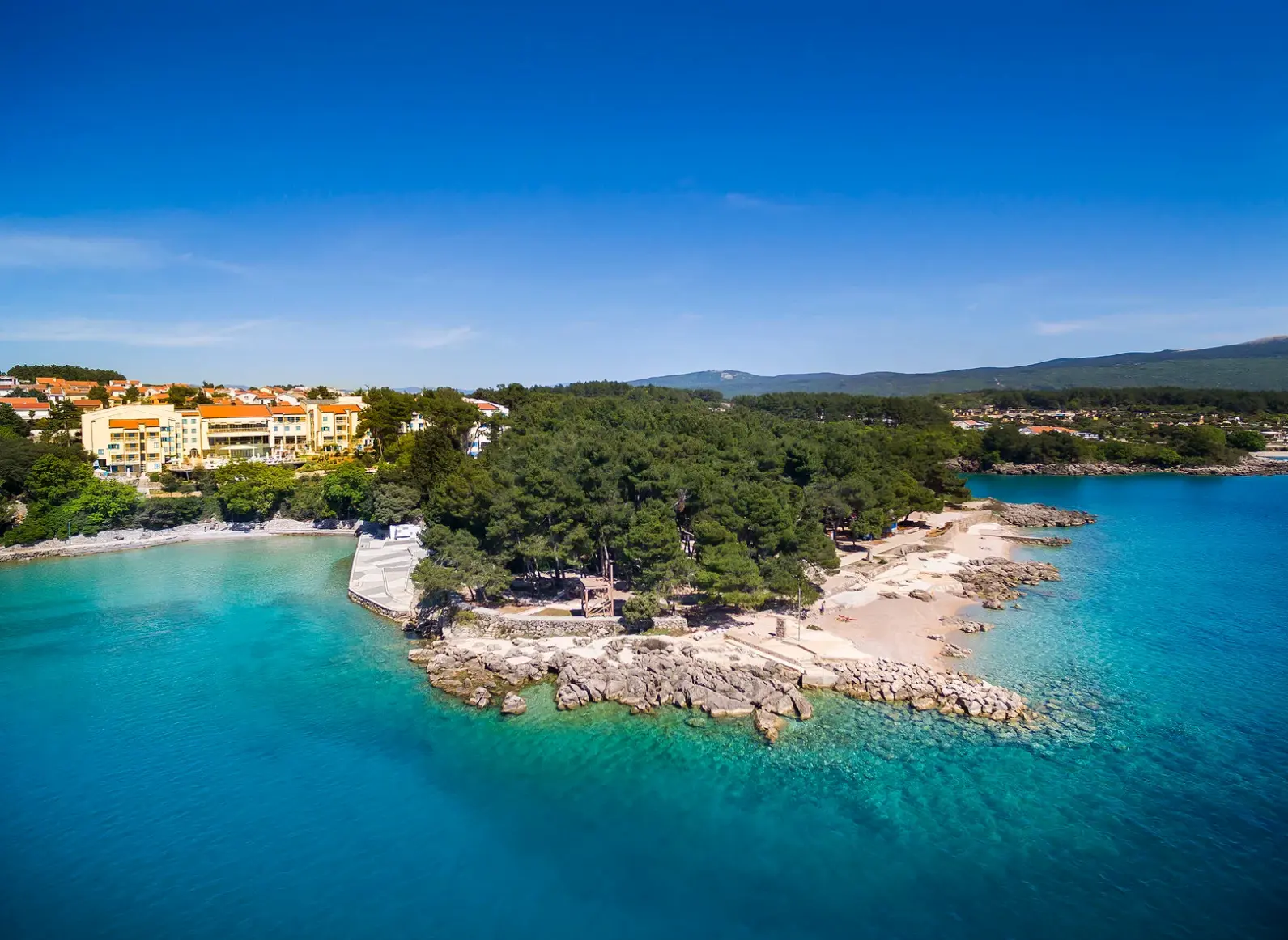 Plaża przy hotelu Sunny Krk Hotel by Valamar