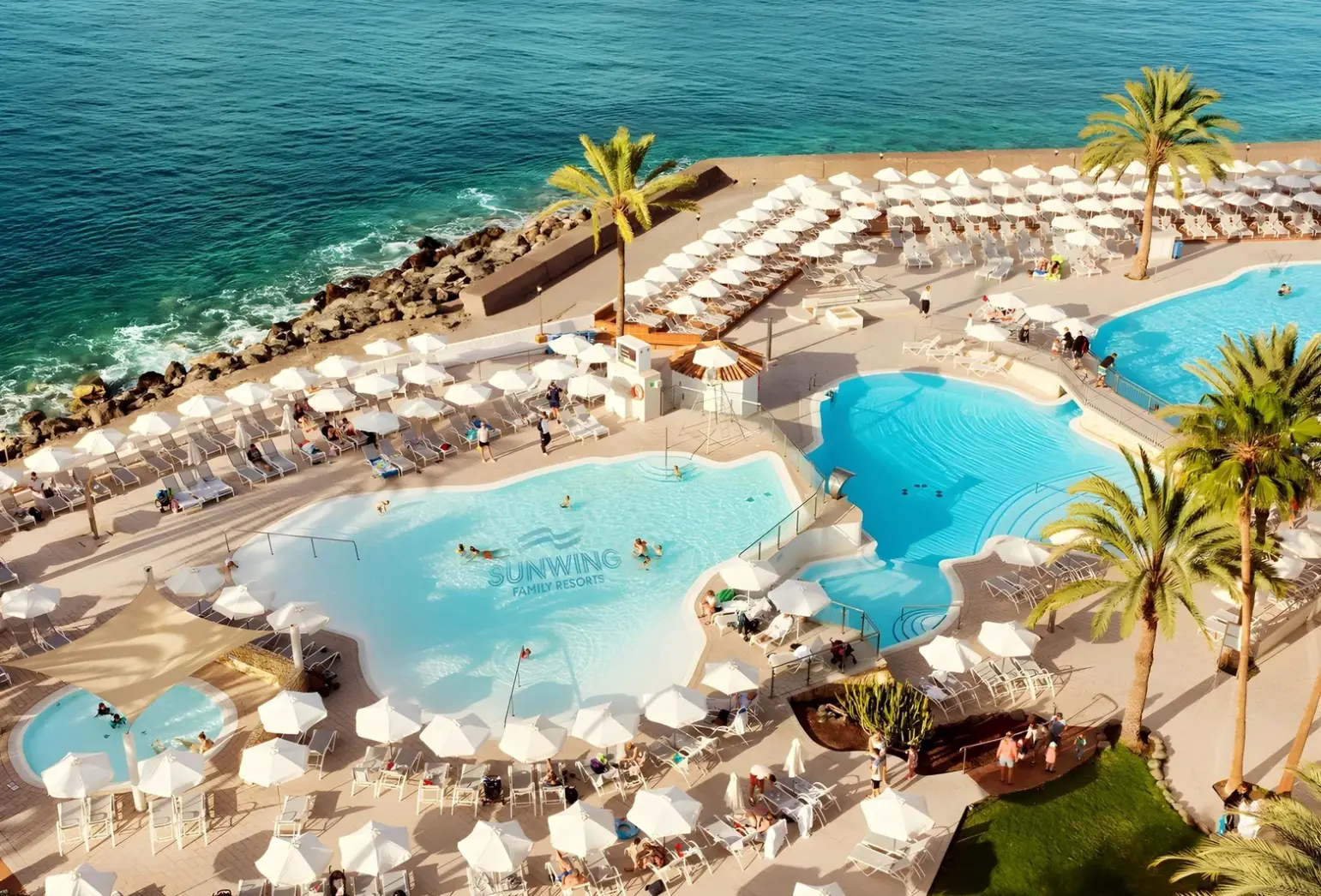 Basen w hotelu Sunwing Arquinequin Seafront