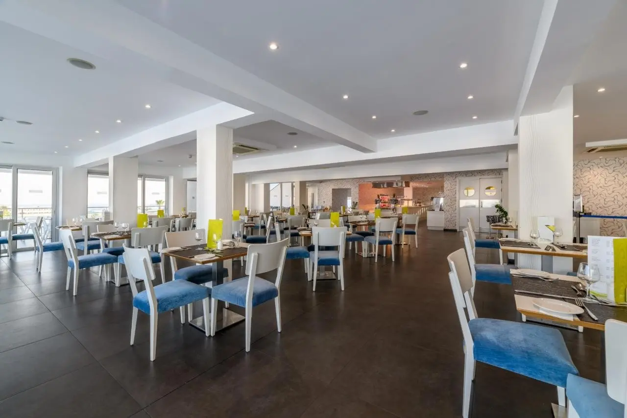 Restauracja i jedzenie w hotelu Tasia Maris Oasis