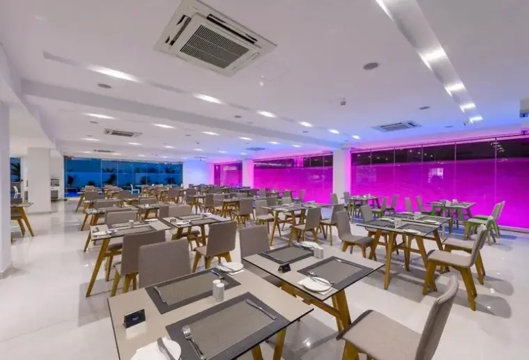 Restauracja i jedzenie w hotelu Tasia Maris Seasons