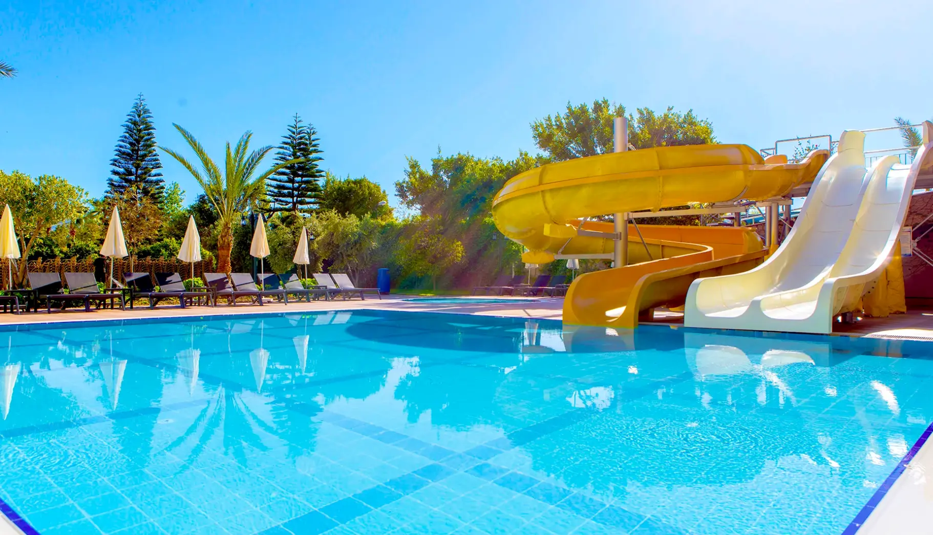 Basen w hotelu Telatiye Resort
