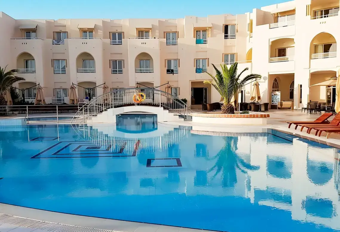 Basen w hotelu Telemaque Beach & Spa