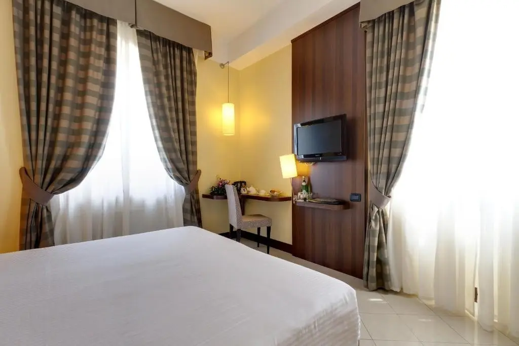 TH Roma Carpegna Palace — TH ROMA - CARPEGNA PALACE