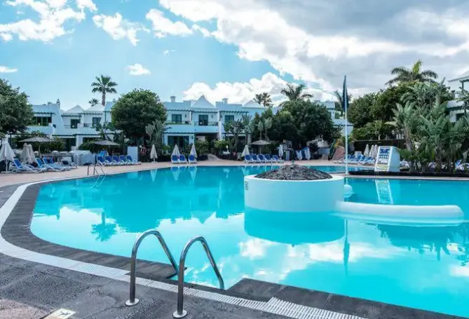 Basen w hotelu Thb Royal