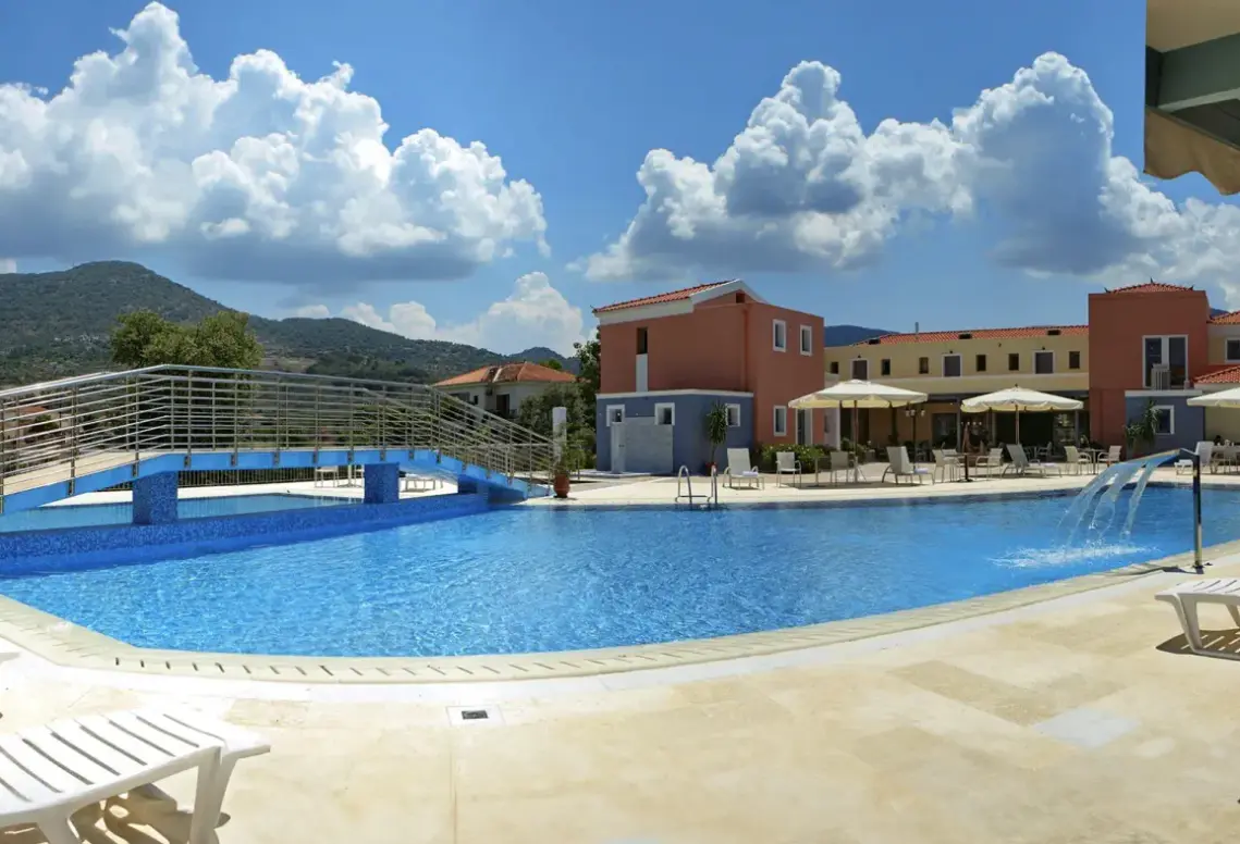 Basen w hotelu Theofilos Superior