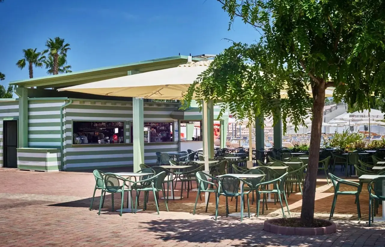 Restauracja i jedzenie w hotelu Torreserena Village