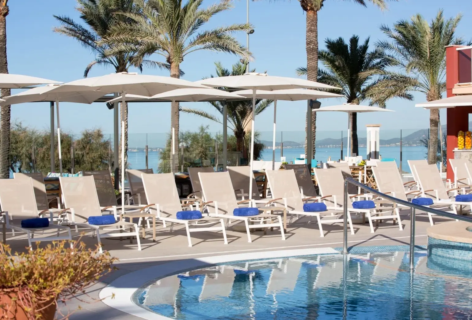 Basen w hotelu Universal Hotel Neptuno - Adults Only