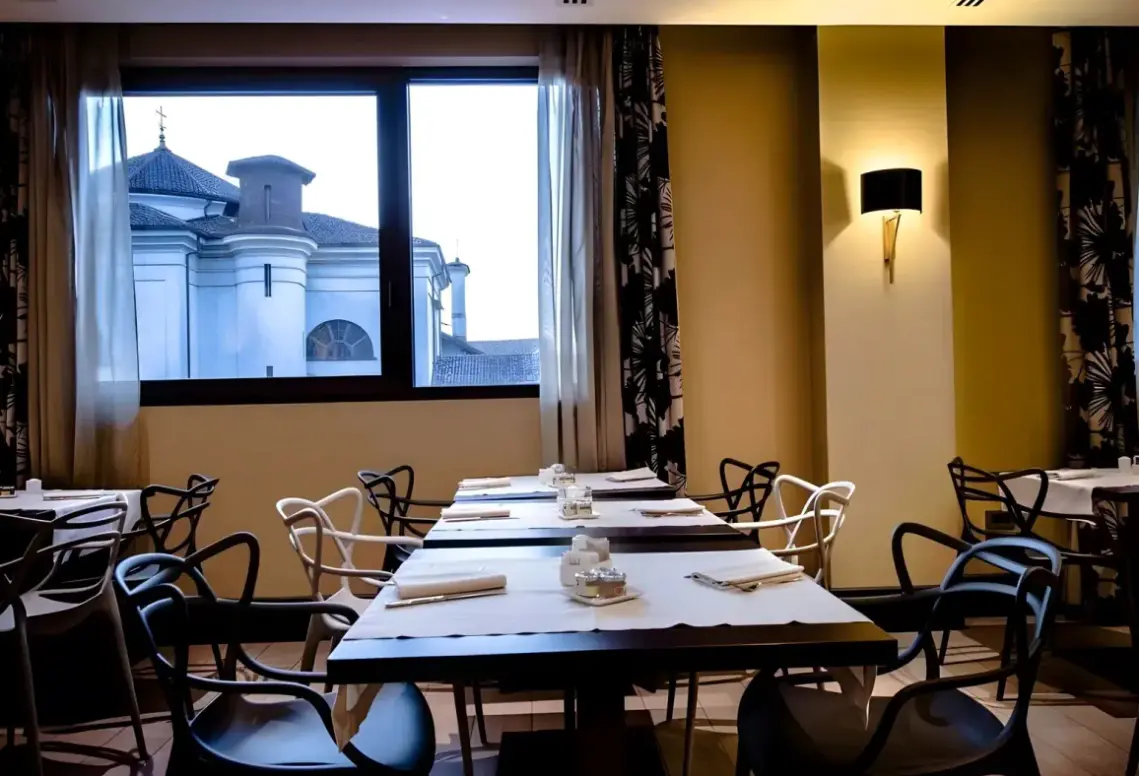 Restauracja i jedzenie w hotelu Uptown Palace