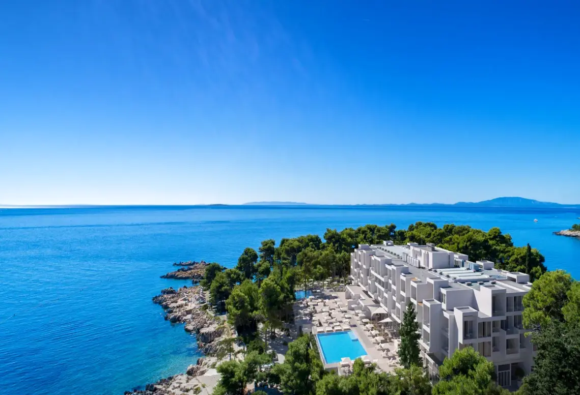 Plaża przy hotelu Valamar Carolina Hotel & Villas