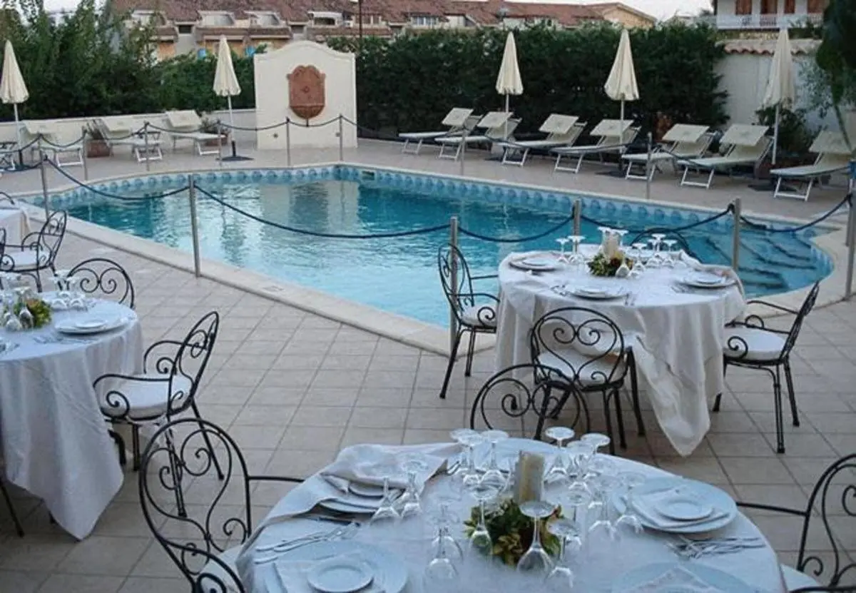 Basen w hotelu Villa Daphne