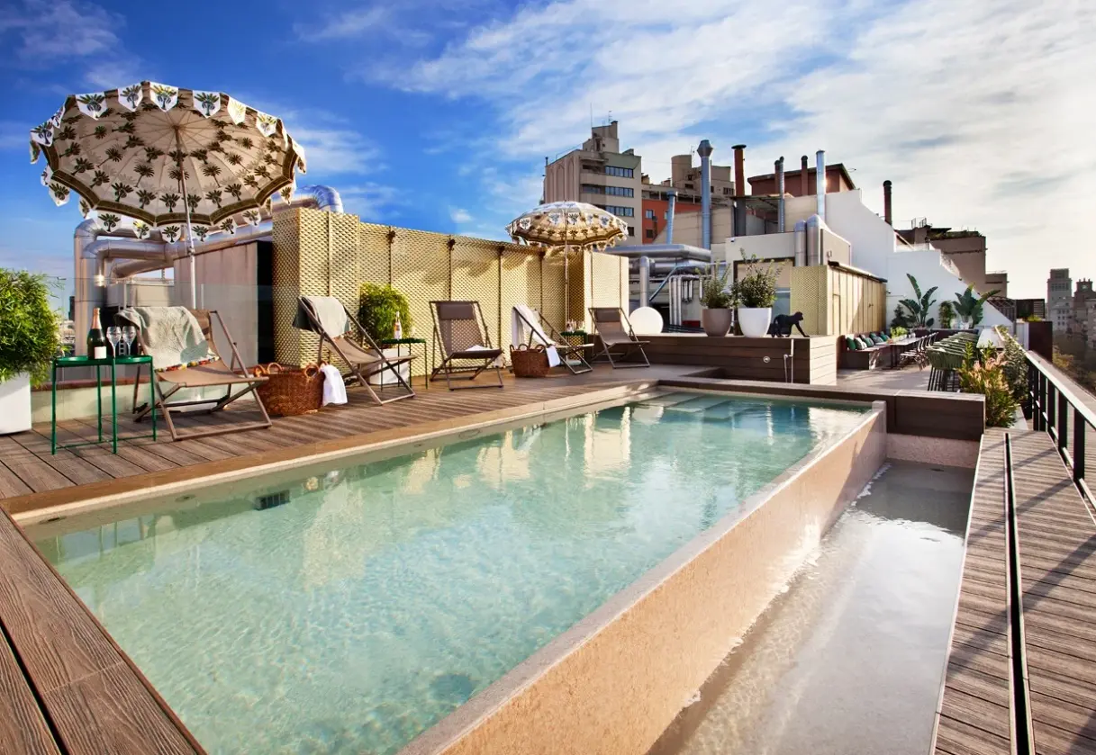 Basen w hotelu Vincci Gala Barcelona