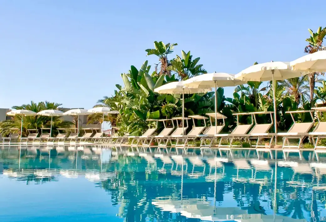 Basen w hotelu Voi Arenella Resort