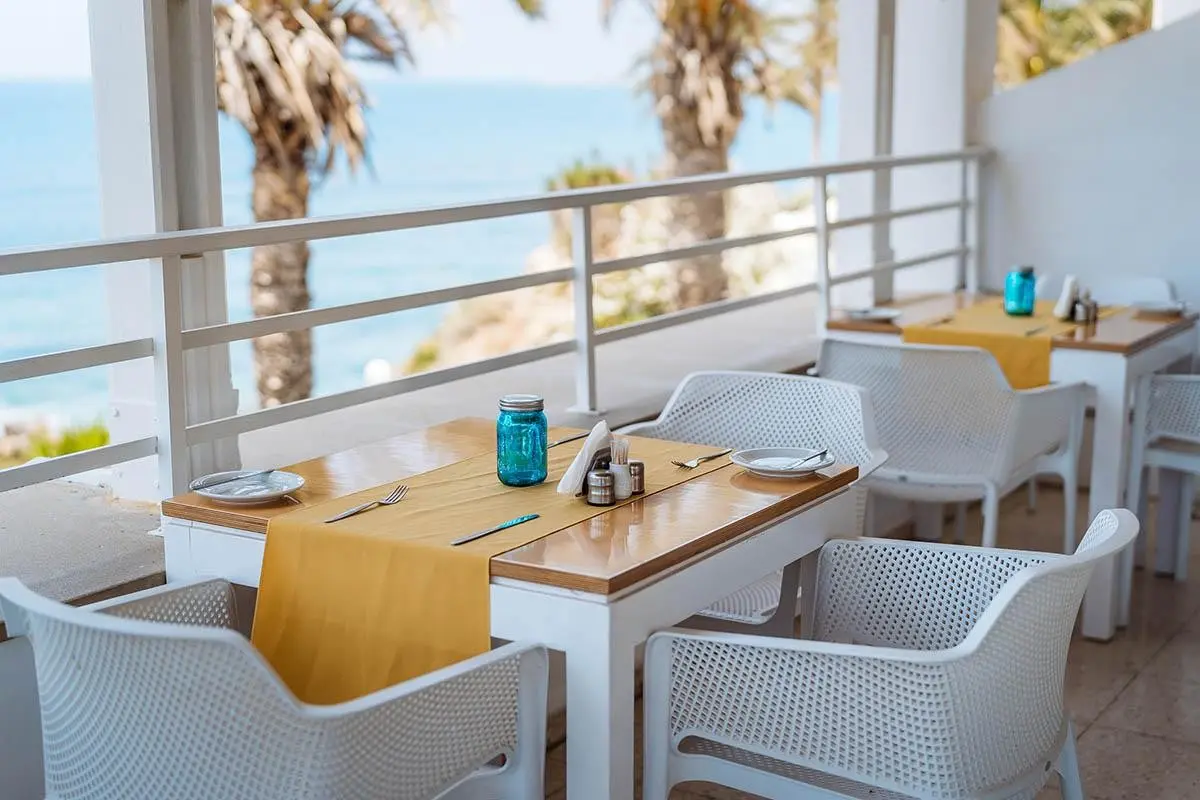 Pokój w hotelu Vrachia Beach Hotel & Suites