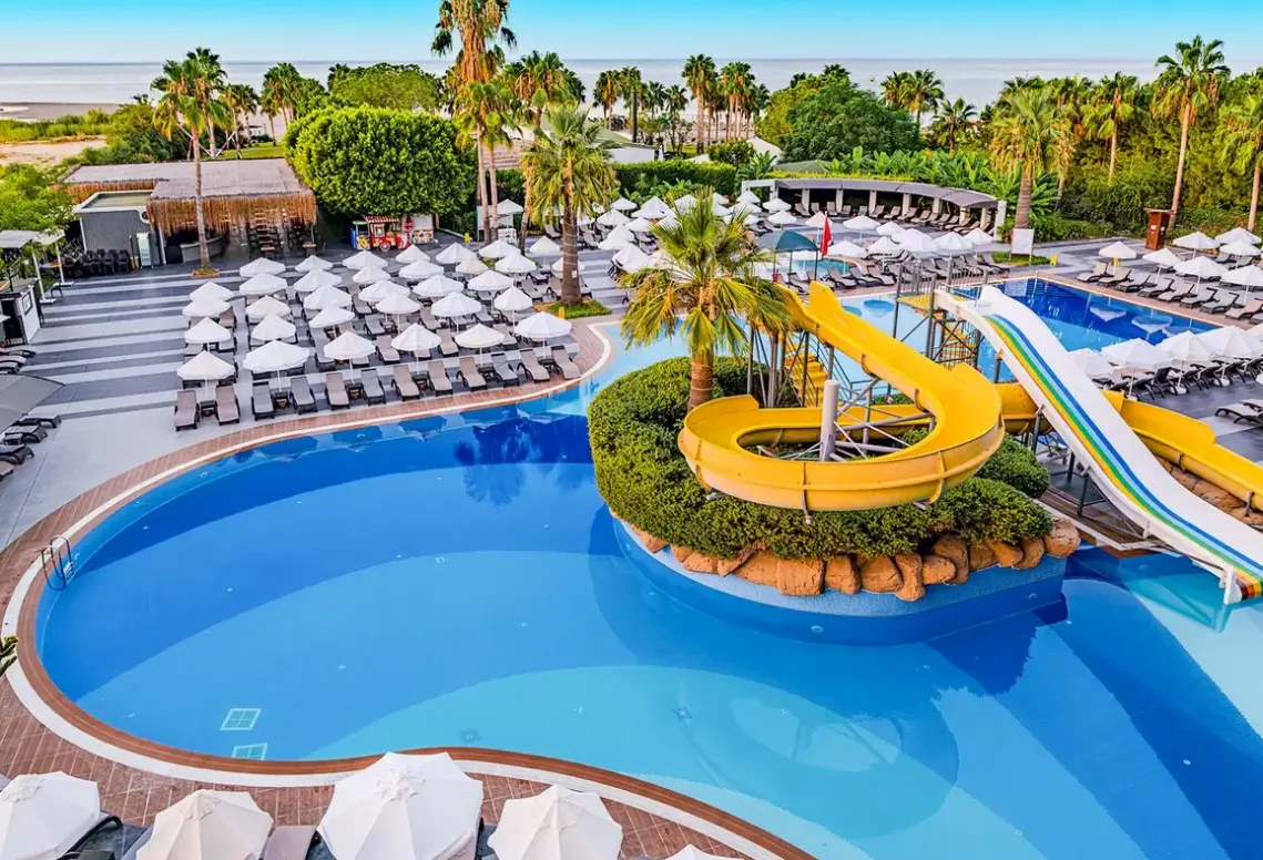 Basen w hotelu Washington Resort & Spa