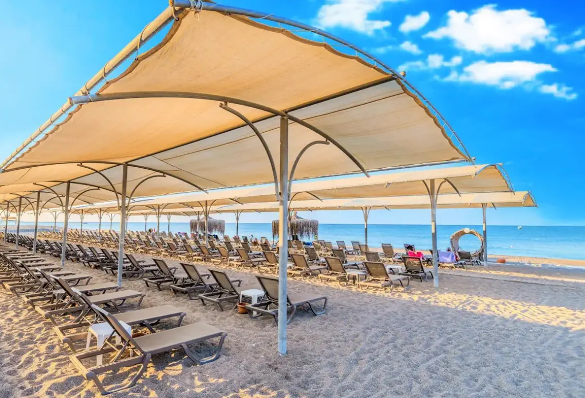 Plaża przy hotelu Washington Resort & Spa