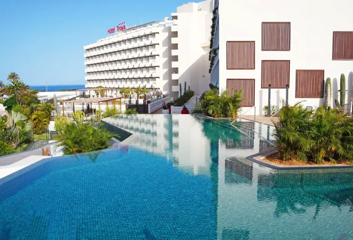 Basen w hotelu Alexandre Troya