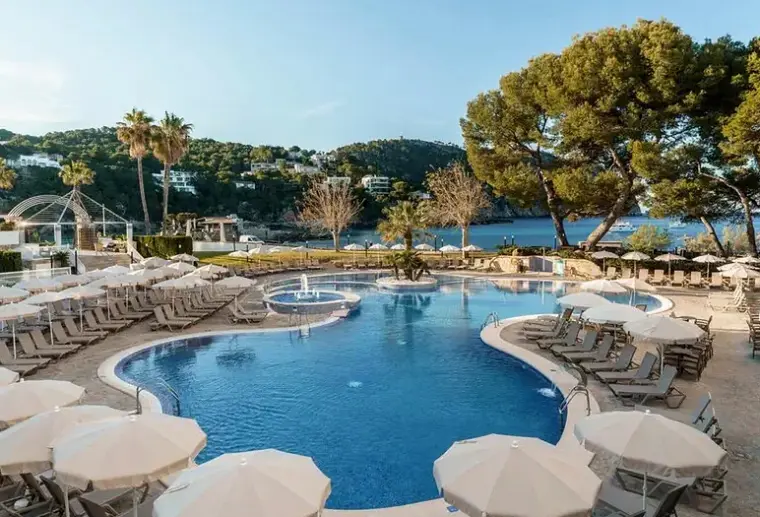 Basen w hotelu Alua Gran Camp de Mar