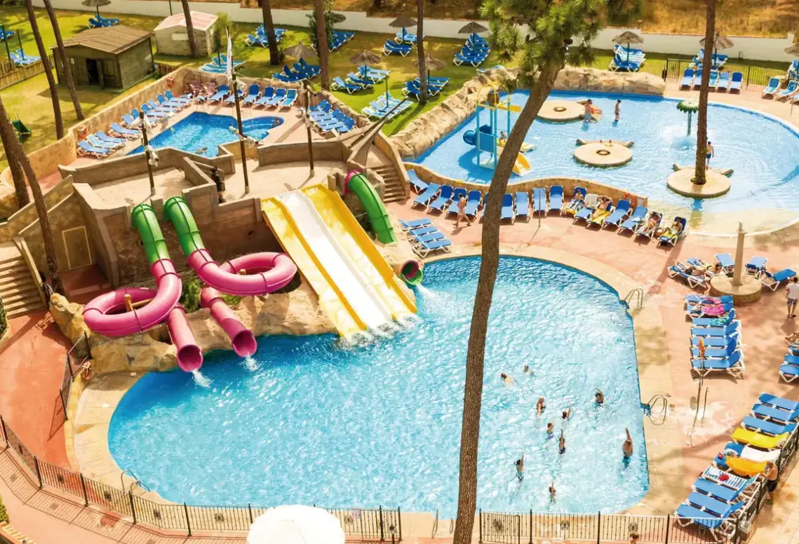 Basen w hotelu AluaSun Marbella Park