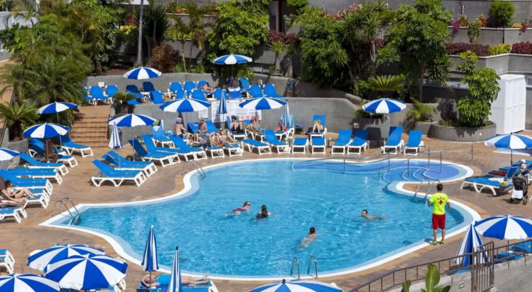Basen w hotelu Apartamentos Casablanca