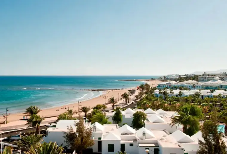 Plaża przy hotelu Apartamentos Livvo Las Gaviotas