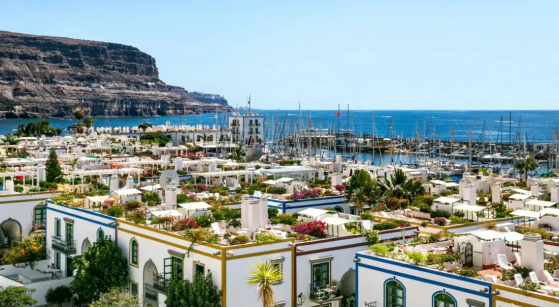 Widok z hotelu Apartamentos Livvo Puerto de Mogan