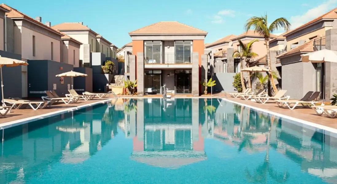 Basen w hotelu Aparthotel Cay Beach Meloneras